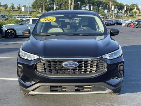 Used 2025 Ford Escape Active AWD/4WD image 2