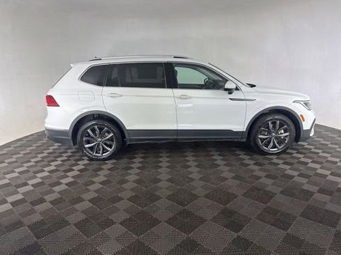 Used 2022 Volkswagen Tiguan SE AWD/4WD image 5