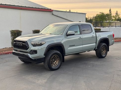 Used 2022 Toyota Tacoma SR5 w/ Trail Edition AWD/4WD image 2