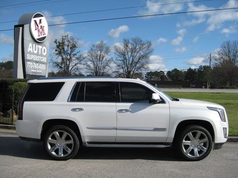 Used 2016 Cadillac Escalade Luxury image 7