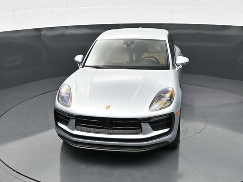 Certified 2025 Porsche Macan AWD/4WD image 35