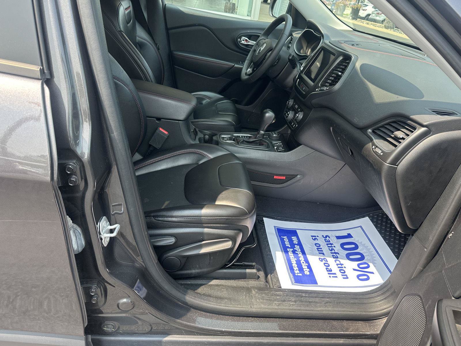 Used 2022 Jeep Cherokee Trailhawk AWD/4WD image 21