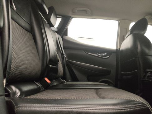 Used 2021 Nissan Rogue Sport SV w/ Technology Package FWD image 19