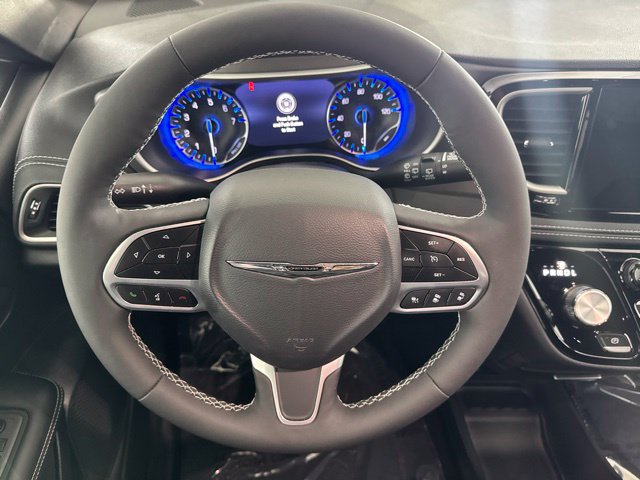 Used 2025 Chrysler Pacifica Select FWD image 27