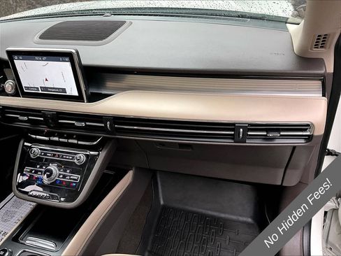 Used 2021 Lincoln Corsair AWD w/ Premium Package image 13