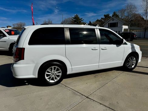 Used 2018 Dodge Grand Caravan SXT image 4