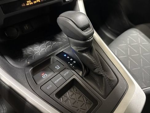 Used 2024 Toyota RAV4 XLE FWD image 17