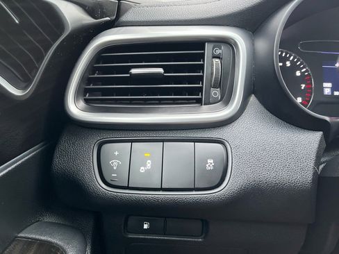 Used 2020 Kia Sorento LX w/ LX I4 Convenience Package image 25