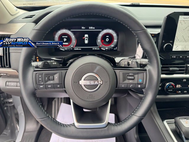 Used 2025 Nissan Pathfinder Platinum FWD image 15