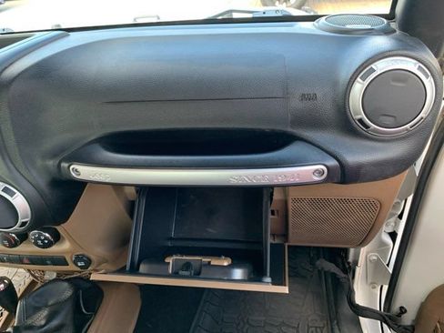 Used 2015 Jeep Wrangler Sahara w/ Connectivity Group AWD/4WD image 24
