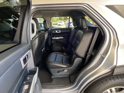 Used 2020 Ford Explorer XLT w/ Equipment Group 202A AWD/4WD image 31