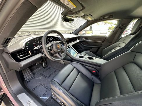 Used 2025 Porsche Taycan image 4