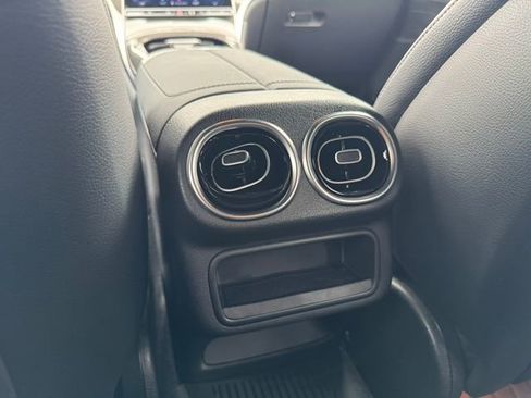 Used 2025 Mercedes-Benz GLC 300 image 35