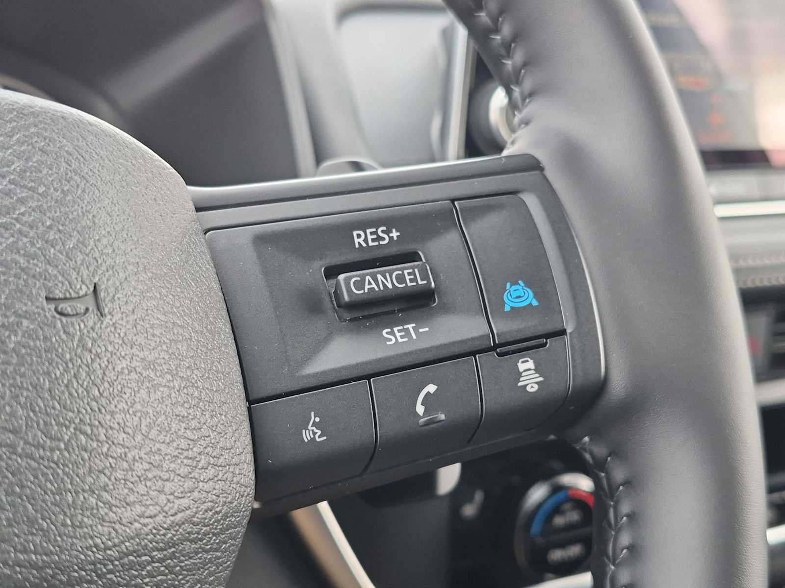 Used 2026 Nissan Rogue SV w/ SV Premium Package AWD/4WD image 25