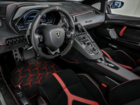 Used 2021 Lamborghini Aventador SVJ image 27