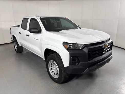 Used 2024 Chevrolet Colorado W/T w/ WT Convenience Package II RWD image 2