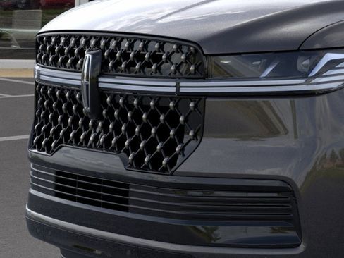 New 2026 Lincoln Navigator L Black Label AWD/4WD image 17