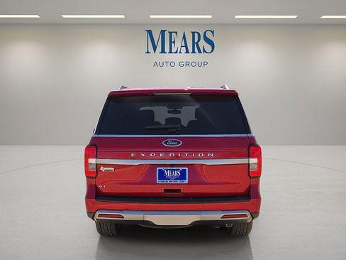 Used 2022 Ford Expedition XLT image 4