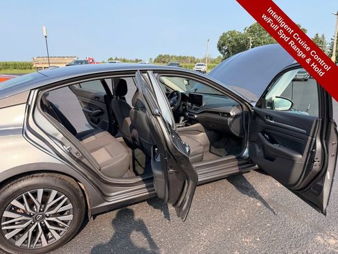 Used 2023 Nissan Altima 2.5 SV w/ SV Premium Package FWD image 28