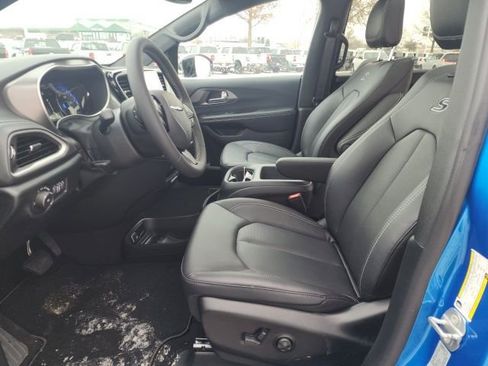 New 2026 Chrysler Pacifica Select w/ S Appearance Package FWD image 16