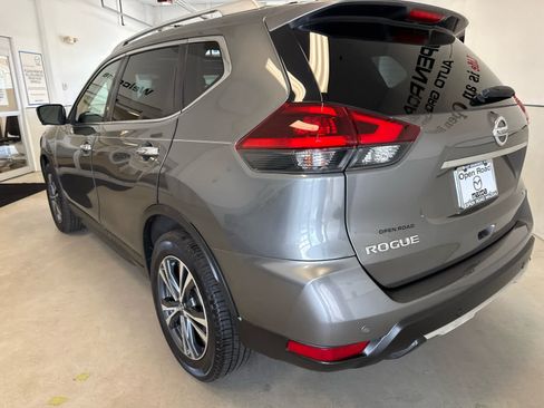 Used 2019 Nissan Rogue SV w/ Sun & Sound Touring Package AWD/4WD image 5