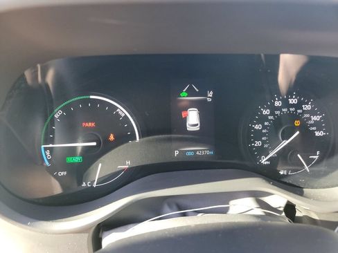 Used 2024 Toyota Sienna LE AWD/4WD image 2