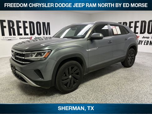 Used 2022 Volkswagen Atlas Cross Sport SE image 1