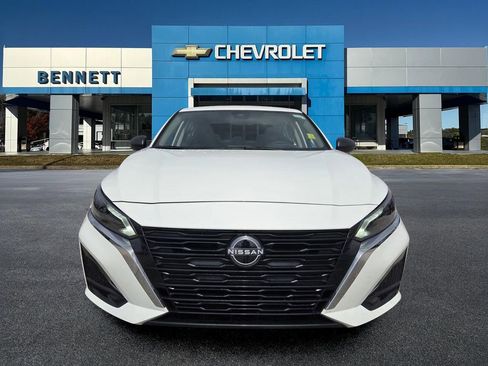 Used 2025 Nissan Altima 2.5 SV FWD image 8