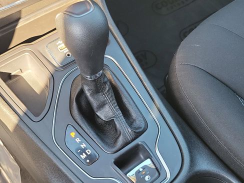 Used 2019 Jeep Cherokee Latitude w/ Popular Appearance Group image 24