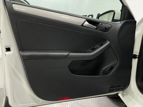 Used 2018 Volkswagen Jetta SE image 14