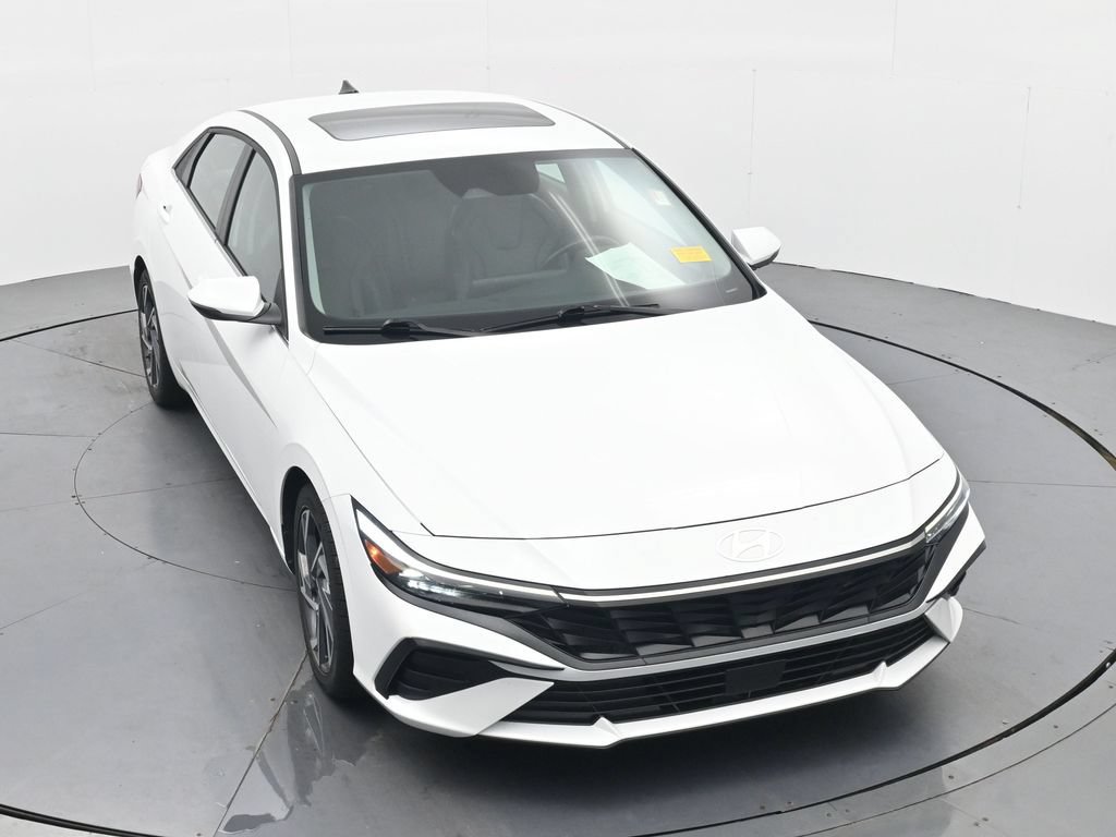 Used 2025 Hyundai Elantra Limited FWD image 21