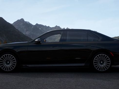 New 2026 BMW 750e xDrive AWD/4WD image 4