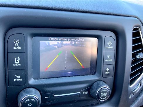 Used 2018 Jeep Compass Latitude AWD/4WD image 27