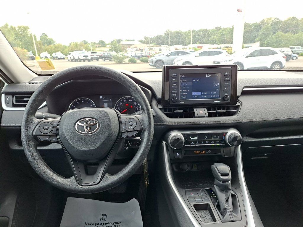 Used 2022 Toyota RAV4 LE FWD image 26
