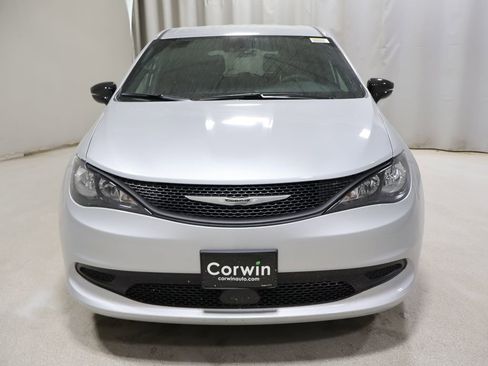 New 2026 Chrysler Voyager LX image 2