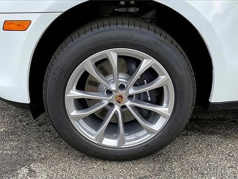 New 2025 Porsche Macan image 15