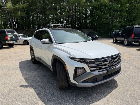Certified 2025 Hyundai Tucson Limited AWD/4WD image 4