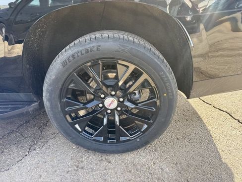 Used 2025 GMC Yukon XL Denali AWD/4WD image 24