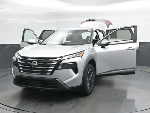 Used 2024 Nissan Rogue SV FWD image 48