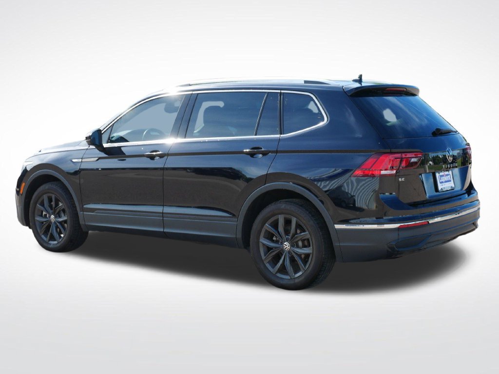 Used 2024 Volkswagen Tiguan SE w/ Panoramic Sunroof Package AWD/4WD image 4
