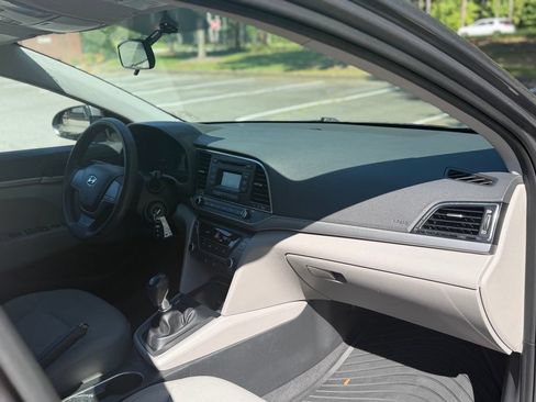 Used 2018 Hyundai Elantra SE w/ Cargo Package FWD image 16