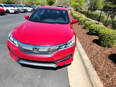 Used 2017 Honda Accord Sport image 14