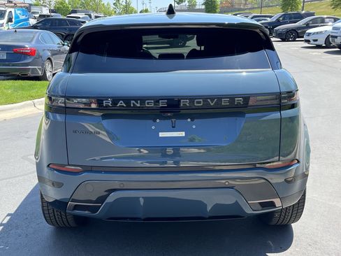 Used 2025 Land Rover Range Rover Evoque Dynamic SE image 4