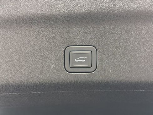 Used 2026 GMC Yukon Denali w/ Sun & Power Step Package AWD/4WD image 19