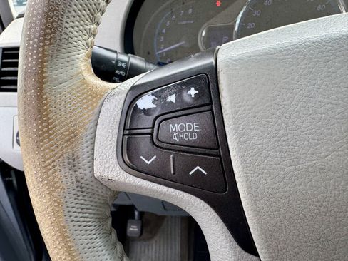 Used 2013 Toyota Sienna XLE image 21