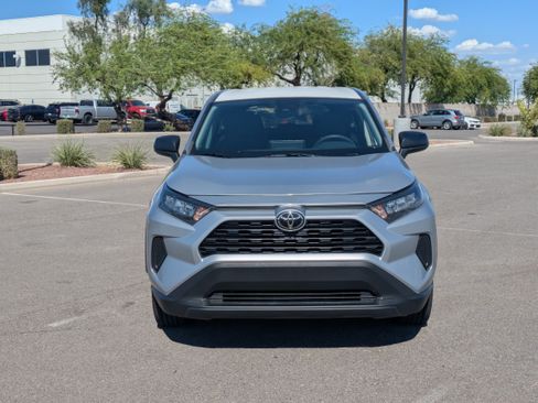 Used 2022 Toyota RAV4 LE w/ Carpet Mat Package (TMS) FWD image 8