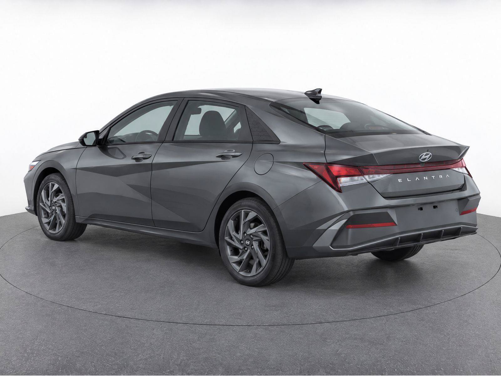 Used 2024 Hyundai Elantra SEL FWD image 3