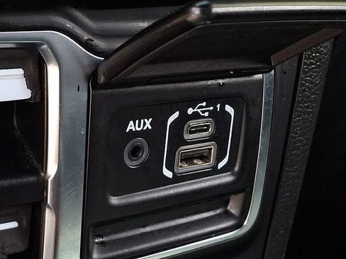 Used 2019 Jeep Wrangler Unlimited Rubicon w/ LED Lighting Group AWD/4WD image 26