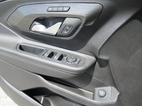 Used 2024 GMC Terrain SLT w/ Tech Package FWD image 19