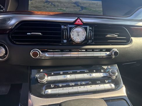 Used 2018 Genesis G90 3.3T Premium image 24